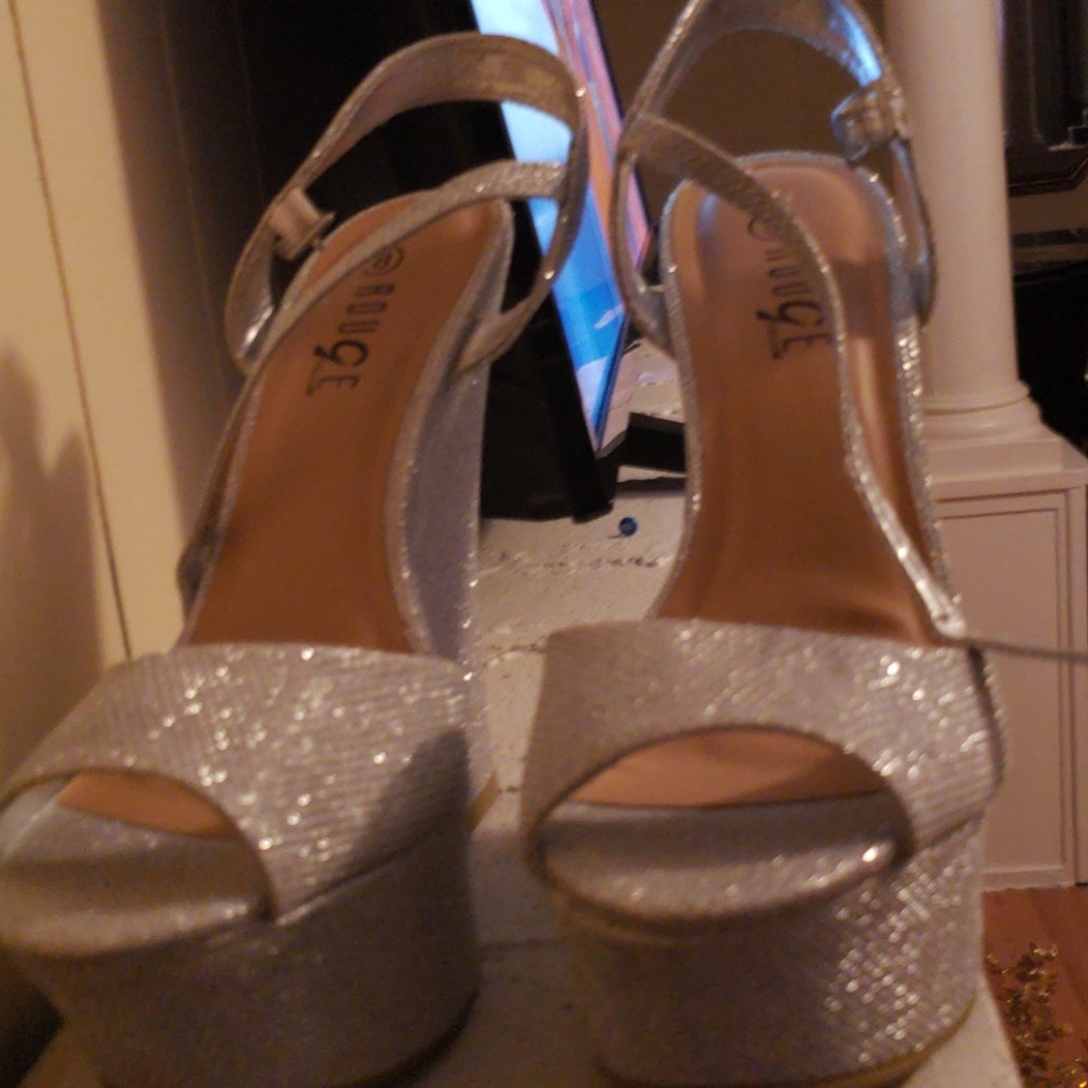 Silver wedge